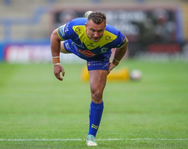 Warrington Wolves takımından Josh Drinkwater, 17. Betfred Süper Lig Turu öncesinde oynanan ısınma turunda Warrington Wolves, Leeds Rhinos 'a karşı Halliwell Jones Stadyumu, Warrington, 11 Temmuz 2024 