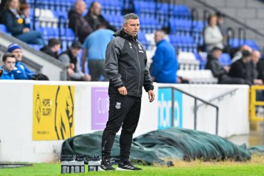 Stoke City 'nin Steven Schumacher teknik direktörü, 11 Temmuz 2024' te İngiltere 'nin Chester kentinde oynanan Chester-Stoke City maçını izliyor. 