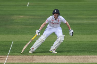 İngiltere 'den Harry Brook, 11 Temmuz 2024' te Lords, Londra, İngiltere 'de oynanan Rothesay Test Maçı İkinci Gün İngiltere - Batı Hint Adaları karşılaşmasında yaptığı iki koşuda kırışıklığa ulaştı.