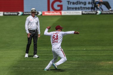 Batı Hint Adaları 'ndan Gudakesh Motie topu Rothesay Test Maçı' nda veriyor. İkinci gün İngiltere, Batı Hint Adaları 'na karşı Lords, Londra, İngiltere, 11 Temmuz 2024