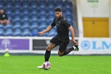 Stoke City 'den Josh Laurent, 11 Temmuz 2024' te Chester-Stoke City maçında Deva Stadyumu 'nda maç yapıyor. 