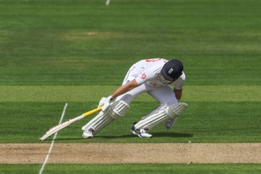 İngiltere 'den Joe Root, Rothesay Test Maçı' nın ikinci gününde Lords, Londra, İngiltere 'de Batı Hint Adaları' na karşı 11 Temmuz 2024 'te iki koşu yaparak çizgiye ulaştı.