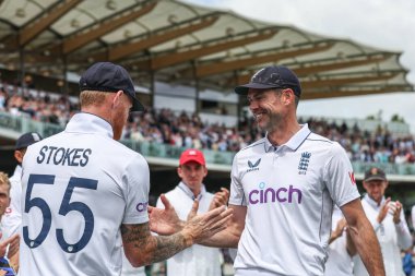İngiltere 'den Ben Stokes, Andersonlar' ın Rothesay Birinci Sınav Maçı 'nda İngiltere adına oynadığı son test maçında İngiltere Lords, Londra, İngiltere' de Batı Hint Adaları 'na karşı 3. 