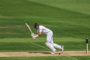 İngiltere 'den Joe Root, 11 Temmuz 2024' te Londra 'nın başkenti Londra' da oynanan Rothesay Test Maçı 'nda topa vuruyor.