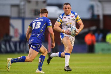 Leeds Rhinos takımından Cameron Smith, 11 Temmuz 2024 'te İngiltere' nin Warrington kentinde oynanan 17. Betfred Süper Lig karşılaşmasında Warrington Wolves - Leeds Rhinos maçında topla koşuyor. 