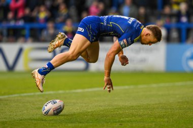 Warrington Wolves takımından Matt Dufty, 11 Temmuz 2024 'te Warrington, İngiltere' deki Halliwell Jones Stadyumu 'nda oynanan 17. 