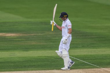 İngiltere 'den Joe Root, Rothesay Test Maçı' nda yarım yüzyıl (50 koşu), Lords, Londra, İngiltere 'de Batı Hint Adaları' na karşı 2.