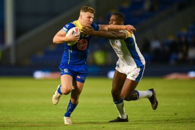 Warrington Wolves 'tan George Williams, 17. Betfred Süper Lig karşılaşmasında Leeds Rhinos' lu Samuel Eseh 'in arkadaşı Warrington Wolves, Leeds Rhinos' a karşı Halliwell Jones Stadyumu, Warrington, 11 Temmuz 2024 