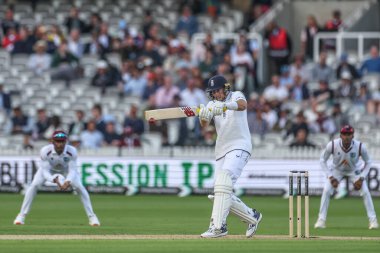 İngiltere 'den Harry Brook, 1. Rothesay Deneme Maçı 1. İngiltere-Batı Hint Adaları maçında 10 Temmuz 2024' te Lords, Londra, İngiltere 'de iki koşu yaptı. 