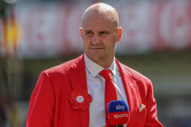 Andrew Strauss, Rothesay Test Maçı 'nda Ruth için Kırmızı Giyinmişti. İkinci gün İngiltere - Batı Hint Adaları - Lords, Londra, Birleşik Krallık, 11 Temmuz 2024