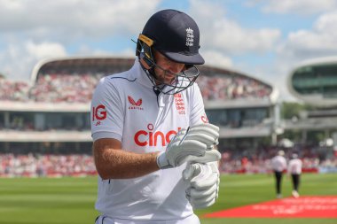 İngiltere 'den Joe Root, 11 Temmuz 2024' te Londra, İngiltere 'de Batı Hint Adaları' na karşı oynanan Rothesay Test Maçı 'nda vuruş yapacak.
