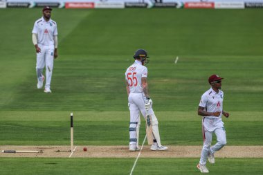 İngiltere 'den Ben Stokes, Batı Hint Adaları' ndan Gudakesh Motie tarafından 11 Temmuz 2024 'te Lords, Londra, İngiltere' de Batı Hint Adaları 'na karşı oynanan Rothesay Test Maçı' nda yenildi.