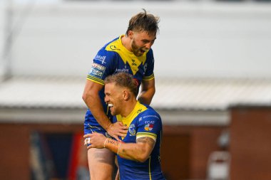 Warrington Wolves takımından Matt Dufty, 11 Temmuz 2024 'te Warrington Jones Stadyumu' nda oynanan 17. Warrington Wolves - Leeds Rhinos karşılaşmasında denemesini kutluyor. 