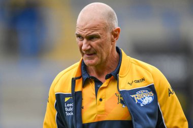 Brad Arthur Leeds Rhinos 'un baş antrenörü, 17. Betfred Süper Ligi karşılaşması Warrington Wolves - Leeds Rhinos maçında 11 Temmuz 2024' te Warrington 'daki Halliwell Jones Stadyumu' nda yerini aldı. 