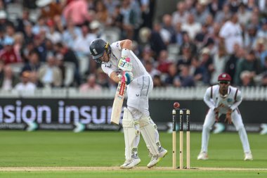 İngiltere 'den Ollie Pope, 1. Rothesay Test Maçı' nda İngiltere 'nin 1. Batı Hint Adaları' na karşı Lords, Londra, İngiltere 'de 10 Temmuz 2024' te oynanan 1. 