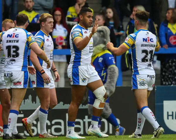 Leeds Rhinos takımından David Fusitua, 11 Temmuz 2024 'te Warrington, Warrington' daki Halliwell Jones Stadyumu 'nda oynanan 17. 