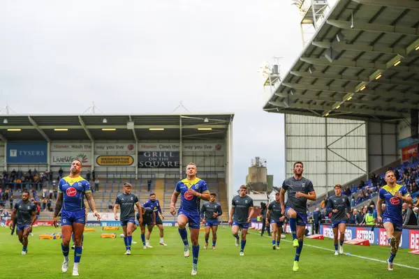 Warrington Wolves oyuncuları maç öncesi ısınma maçı sırasında 17. Betfred Süper Ligi karşılaşması Warrington Wolves - Leeds Rhinos maçı öncesinde Halliwell Jones Stadyumu, Warrington, İngiltere, 11 Temmuz 2024 