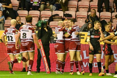 Wigan Warriors 'dan Zach Eckersley, 12 Temmuz 2024' te Wigan Stadyumu 'nda oynanan Betfred Süper Lig 17. Maçı' nda Wigan Warriors 'a karşı St. Helens maçında 16-12' lik galibiyetini kutluyor. 