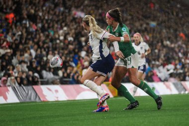 İngiltere 'den Alessia Russo, UEFA Kadınlar Şampiyonası elemelerinde top için mücadele ediyor - Grup 3 - İngiltere Kadınlar İrlanda' ya karşı Carrow Road, Norwich, İngiltere, 12 Temmuz 2024 