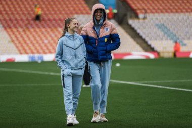 İngiltere 'li oyuncular, UEFA Kadınlar Şampiyonası elemelerinden önce sahaya çıktılar - Grup 3 - İngiltere Kadınlar, İrlanda Kadınlarına Karşı Carrow Road, Norwich, İngiltere, 12 Temmuz 2024 