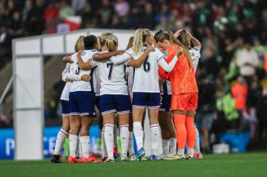 İngiltere 'den gelen oyuncular UEFA Kadınlar Şampiyonası elemeleri öncesinde bir araya gelirler - Grup 3 - İngiltere Kadınlar İrlanda Kadınlarına Karşı Carrow Road, Norwich, İngiltere, 12 Temmuz 2024 