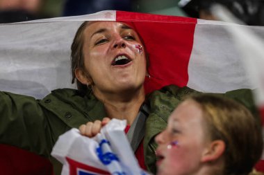 İngiltere taraftarları takımlarının UEFA Kadınlar Şampiyonası elemelerini kazanmasını kutluyorlar - Grup 3 - İngiltere Kadınlar İrlanda 'ya karşı Carrow Road, Norwich, İngiltere, 12 Temmuz 2024 