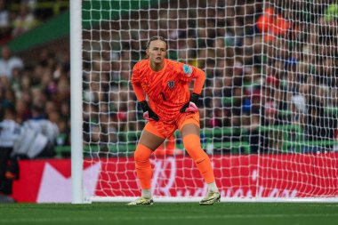 İngiltere 'den Hannah Hampton UEFA Kadınlar Şampiyonası elemelerini izliyor - Grup 3 - İngiltere Kadınlar İrlanda' ya Karşı Carrow Road, Norwich, İngiltere, 12 Temmuz 2024 