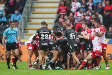 17. Betfred Süper Lig Turu 'nda Hull FC, Hull KR' a karşı MKM Stadyumu, Hull, Birleşik Krallık 'ta 13 Temmuz 2024' te oynanan maçta sinirler gerilmeye başladı. 