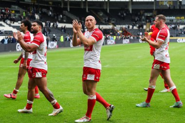 Hull KR 'dan Dean Hadley, 13 Temmuz 2024' te MKM Stadyumu 'nda oynanan 17. Betfred Süper Lig karşılaşması sonrasında seyircileri alkışlıyor. 