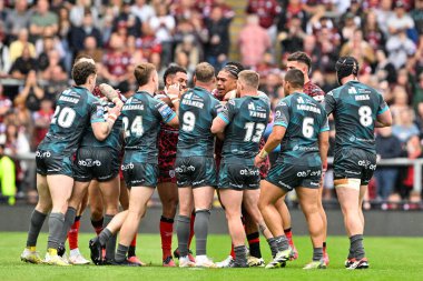 17. Betfred Süper Lig Turu 'nda Leigh Leopards' ın Huddersfield Giants 'a karşı oynadığı Leigh Spor Köyü, Leigh, İngiltere' de 13 Temmuz 2024 'te oynanan maçta iki takım arasında gerginlik tırmandı. 