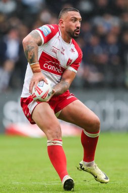 Hull KR 'dan Elliot Minchella, 17. Betfred Süper Lig karşılaşmasında pas veriyor. Hull FC vs Hull KR, MKM Stadyumu, Hull, Birleşik Krallık, 13 Temmuz 2024 