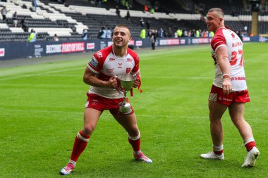 Hull KR takımlarından Mikey Lewis, 13 Temmuz 2024 'te MKM Stadyumu' nda oynanan 17. Betfred Süper Lig karşılaşmasında Hull FC ile Hull KR karşılaşmasını kazanmasını kutluyor. 