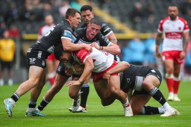 Hull KR takımından Kelepi Tanginoa, 17. Betfred Süper Lig karşılaşması sırasında MKM Stadyumu, Hull, Birleşik Krallık 'ta Hull FC vs Hull KR maçında yere serildi. 