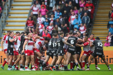 17. Betfred Süper Lig Turu 'nda Hull FC, Hull KR' a karşı MKM Stadyumu, Hull, Birleşik Krallık 'ta 13 Temmuz 2024' te oynanan maçta sinirler gerilmeye başladı. 