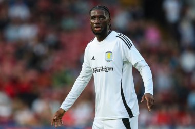 Aston Villa 'dan Samuel Iling Jr. Walsall, 17 Temmuz 2024' te Bescot Stadyumu 'nda Aston Villa' ya karşı oynadığı ön sezon dostluk maçı sırasında 