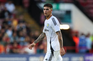 Aston Villa takımının oyuncusu Enzo Barrenechea, 17 Temmuz 2024 'te İngiltere' nin Bescot Stadyumu 'nda oynanan Walsall-Aston Villa maçında... 