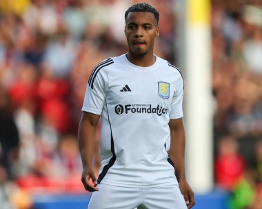 Aston Villa 'dan Cameron Archer, 17 Temmuz 2024' te Birleşik Krallık 'ın Bescot Stadyumu' nda oynanan Walsall-Aston Villa maçında 