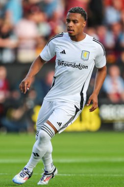 Aston Villa 'dan Cameron Archer, 17 Temmuz 2024' te Birleşik Krallık 'ın Bescot Stadyumu' nda oynanan Walsall-Aston Villa maçında 