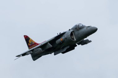 McDonnell Douglas AV-8B Harrier II, 9 ESCUADRILLA İspanyol Donanması Kraliyet Uluslararası Hava Tattoo 2024, RAF Fairford, Cirencester, Birleşik Krallık 'ta Geliş Günü sırasında, 17 Temmuz 2024