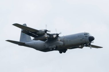 Lockheed C-130H Herkül 16. Kraliyet Suudi Hava Kuvvetleri Kraliyet Uluslararası Hava Tatbikatı 2024 'te RAF Fairford, Cirencester, Birleşik Krallık' a varış gününe ulaşır. 17 Temmuz 2024