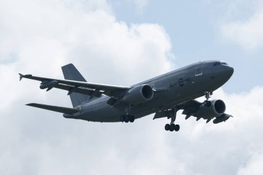 Royal International Air Tattoo 2024 'teki RAF Fairford, Cirencester, Birleşik Krallık' a varış gününde 437 kişilik Airbus CC-150 Polaris Kraliyet Hava Kuvvetleri 'ne ulaşır.