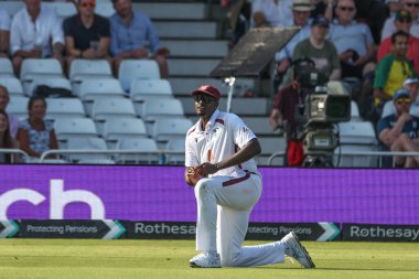Batı Hint Adaları 'ndan Jason Holder, İngiltere 2. Rothesay Test Maçı' nda İngiltere 'ye karşı Batı Hint Adaları maçında İngiltere, Nottingham, İngiltere' de 18 Temmuz 2024 'te Jamie Smith' i yakaladı. 