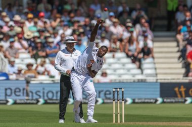 Batı Hint Adaları 'ndan Jason Holder topu 2. Rothesay Test Maçı' nda İngiltere, Trent Bridge, Nottingham, İngiltere 'de Batı Hint Adaları' na karşı 18 Temmuz 2024 'te veriyor. 