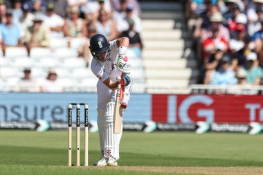 İngiltere 'den Ollie Pope, 18 Temmuz 2024' te İngiltere 'nin Trent Bridge, Nottingham' da oynanan 2. Rothesay Test Maçı 'nda ikinci dördüncüye vurdu. 