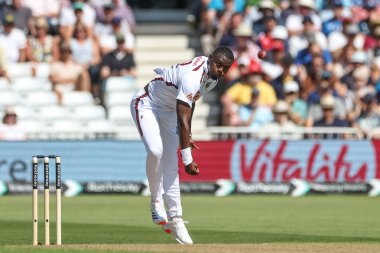 2. Rothesay Test Maçı 'nda Batı Hint Adaları' na karşı Trent Bridge, Nottingham, İngiltere 'de oynanan karşılaşma sırasında Batı Hint Adaları' ndan Jayden Seales, 18 Temmuz 2024 