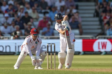 İngiltere 'den Chris Woakes, 18 Temmuz 2024' te İngiltere 'nin Trent Bridge, Nottingham, İngiltere' de oynadığı 2. Rothesay Test Maçı 'nda bir güvenlik atışı yaptı. 