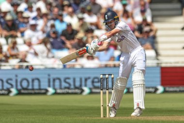 İngiltere 'den Ollie Pope, 18 Temmuz 2024' te İngiltere 'nin Trent Bridge, Nottingham, İngiltere' de oynanan 2. Rothesay Test Maçı 'nda dört koşu yaptı. 