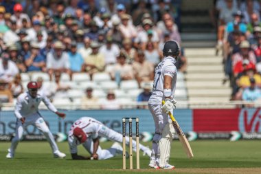 İngiltere 'den Ben Duckett topu Batı Hint Adaları' ndan Jason Holder 'ın ellerine attı ve 18 Temmuz 2024' te Trent Bridge, Nottingham, İngiltere 'de oynanan 2. Rothesay Test Maçı' nda elendi.  