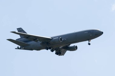 McDonnell Douglas KC-10 79. hava kuvvetlerinden Extender RAF Fairford, Cirencester, Birleşik Krallık, 18 Temmuz 2024 'te Royal International Air Tattoo 2024' te ülkeye giriş yaptı.