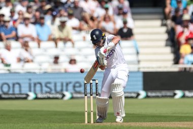 İngiltere 'den Ollie Pope, 18 Temmuz 202' de İngiltere 'nin Trent Bridge, Nottingham kentinde oynanan 2. Rothesay Test Maçı' nda 4 puan aldı.